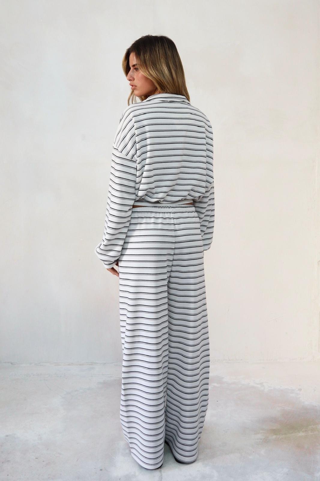 52b8feac B8da 4327 9361 18cab21b5e45