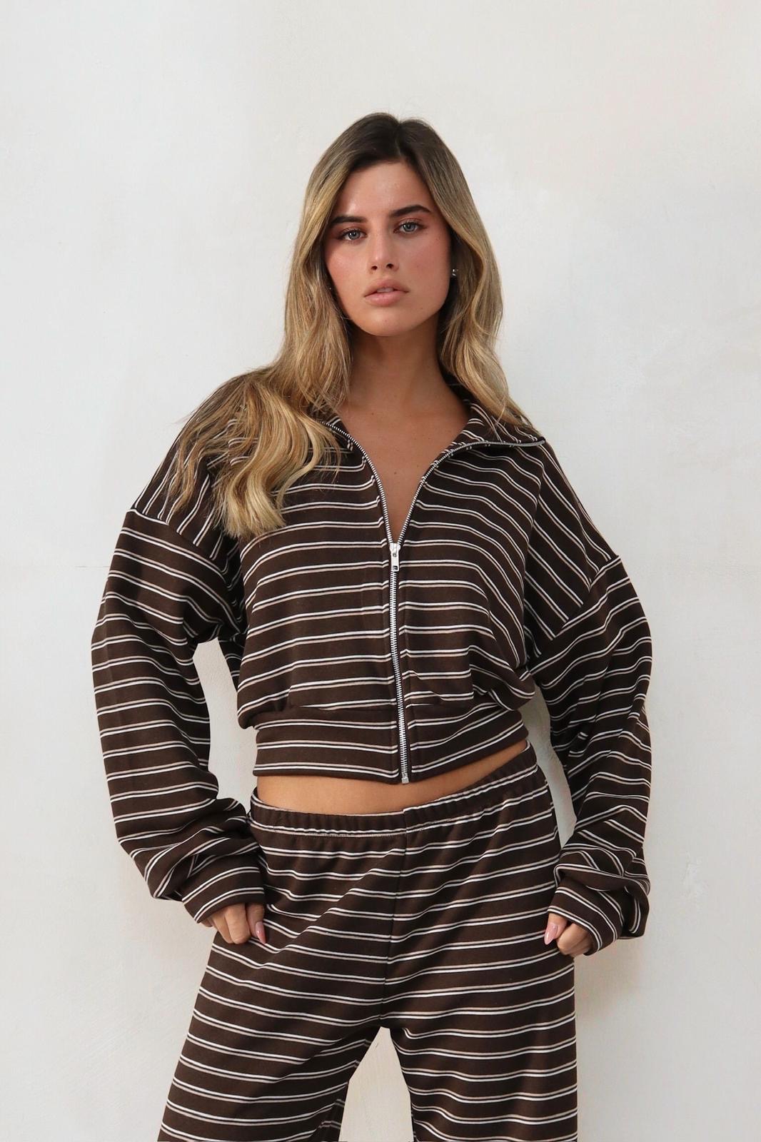 8532ac7a E1d9 4565 B6df 7b37cce93694