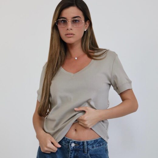 חולצה וי מנגט'